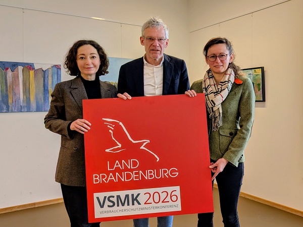 Ministerin gemeinsam mit Ramona Pop, Vorständin des Verbraucherzentrale Bundesverbands und Dr. Christian A. Rumpke, Geschäftsführer der Verbraucherzentrale Brandenburg. 