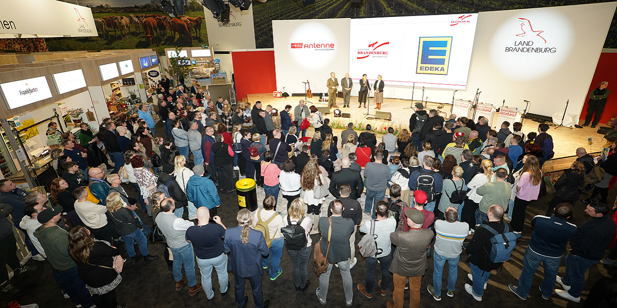 Einer der vielen Rundgänge auf der Grünen Woche 2026, den Ministerin Mittelstädt begleitet hat. (Quelle: Frank Kirchner)