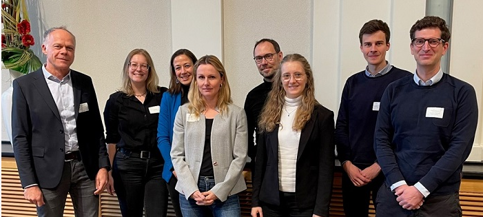 Die Teilnehmenden des 2. BVVB-Vernetzungstreffens (vlnr.): Prof. Dr. Jens Pape (HNEE), Lena Wagner (PFABO GmbH), Veronika Pfender (dotch GmbH/Mehrwegverband Deutschland e.V.), Jennifer Runge (MSGIV), Dr. Detmar Leitow (Cluster Ernährungswirtschaft), Theresa Grabmeier (DUH), Niklas Domke (HNEE) und Florian Gillwald (IHK Potsdam) (Foto: BVVB)