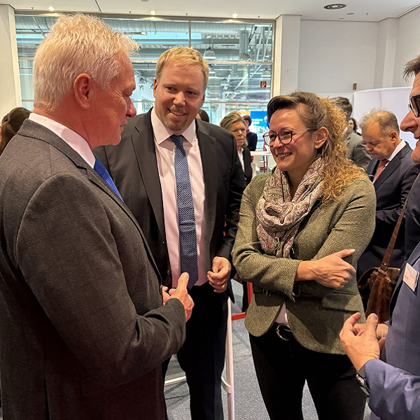 Ministerin Mittelstädt im Gespräch mit Alois Rainer, Bundesminister für Landwirtschaft, Ernährung und Heimat, am Rande der Anuga 2025 in Köln.