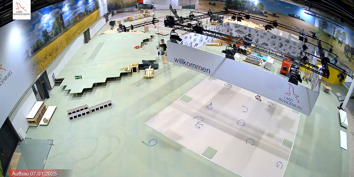 Bild: Blick in die Messehalle 21 a in Berlin - Aufbauarbeiten 