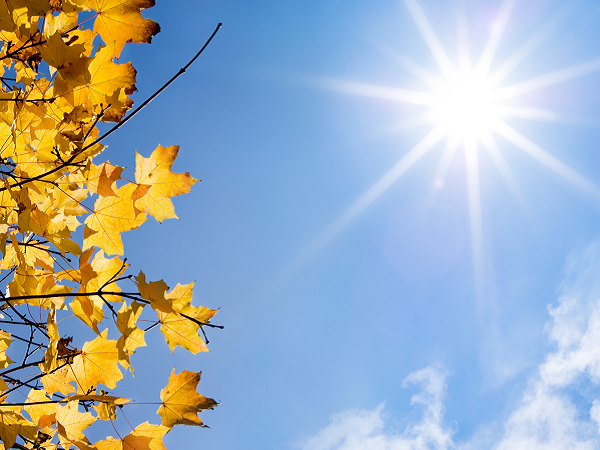Ozonschicht Die Sonne scheint am Himmel