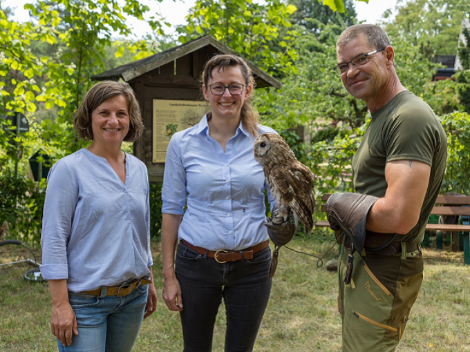 Katrin Bosse und Ministerin Mittelstädt gemeinsam beim Eulentag.  (© MLEUV)