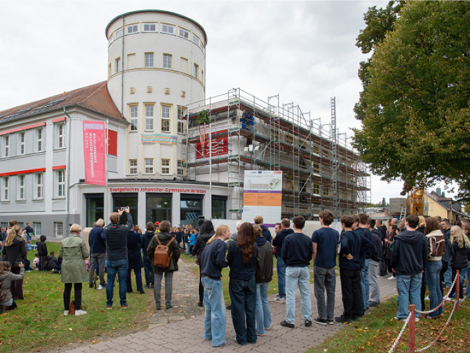 Evangelisches Johanniter-Gymnasium mit Erweiterungsbau.